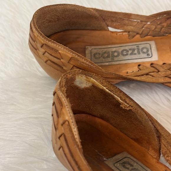 Capezio women’s 9M leather sandals - Picture 9 of 10